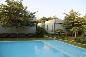 Outdoor pool - Haradali Home (Arusha)