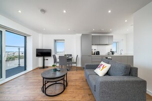 TV - Skyvillion - Woolwich Ferry (Unit 1) - 2-bed River View Apartments (Greater London)