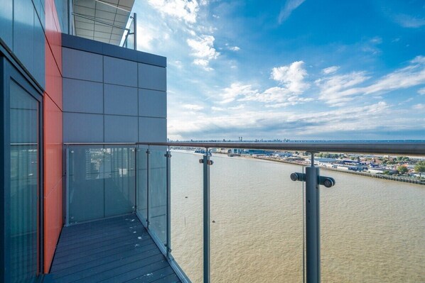 Property grounds - Skyvillion - Woolwich Ferry (Unit 1) - 2-bed River View Apartments (Greater London)
