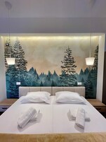Habitación Deluxe doble, 1 cama de matrimonio grande | Ropa de cama de alta calidad, caja fuerte, escritorio