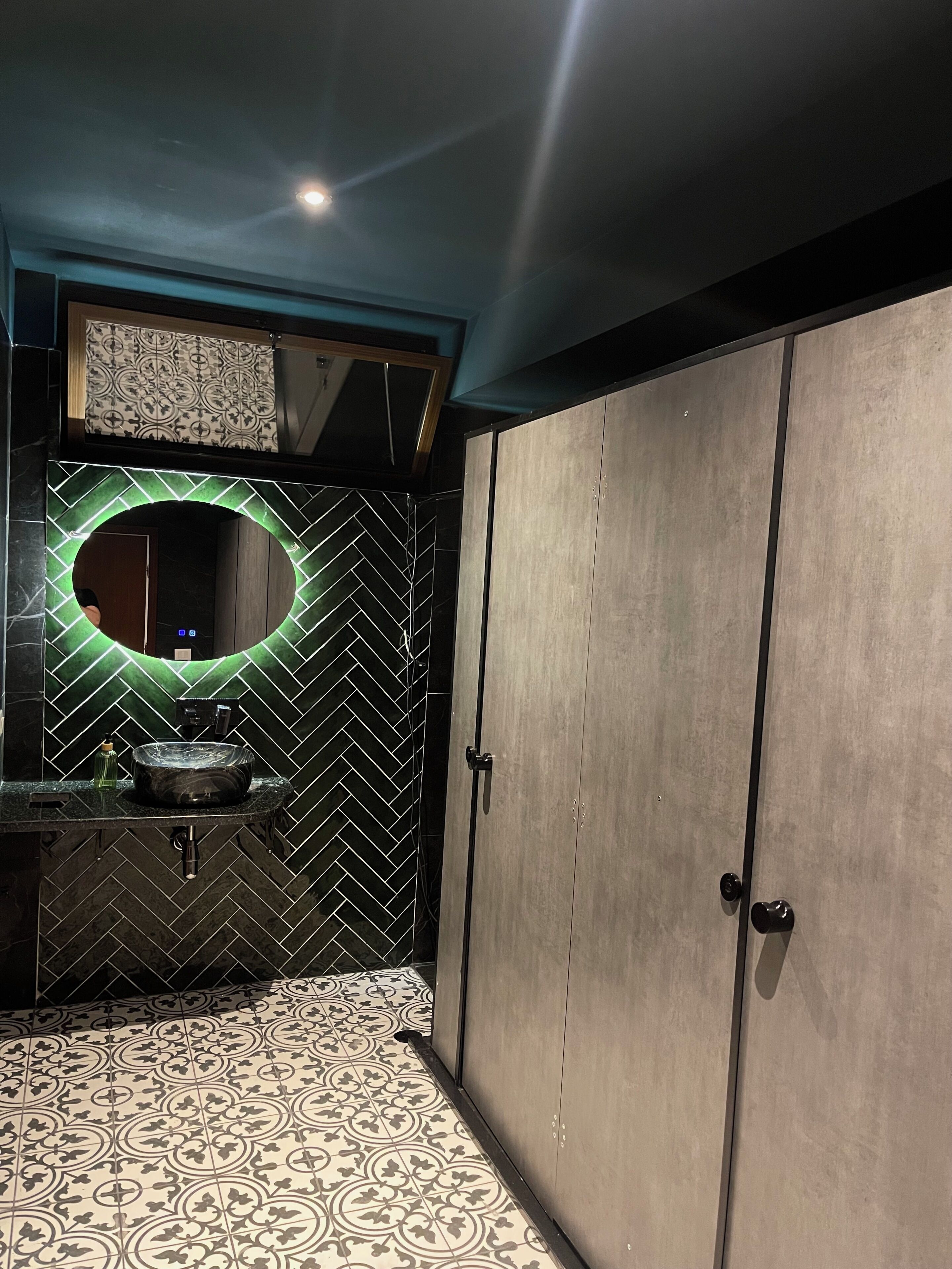 Habitación familiar | Baño | Artículos de higiene personal gratuitos, secador de pelo y zapatillas