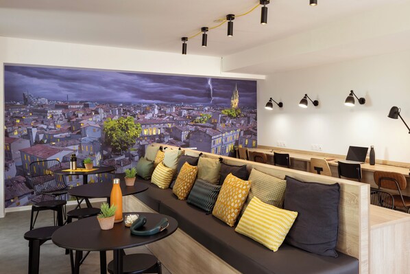 Lobby sitting area - Apparteo Montpellier (Montpellier)