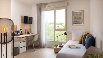 Standard Studio | 1 bedroom, desk, laptop workspace, iron/ironing board