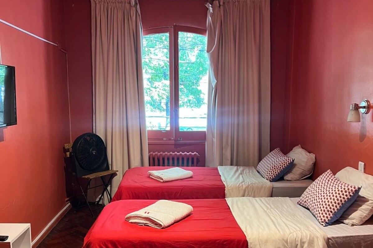 Cubrecamas, colchones con efecto memoria, wifi gratis y ropa de cama 