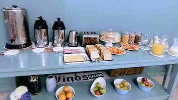 Desayuno continental gratuito y diario