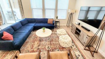 Smart TV, table tennis