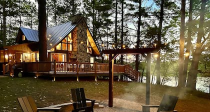15% Off September Stays - Lakefront Chalet: Dock, Close to WI Dells, Coffee Bar