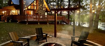 Lakefront Chalet: Dock, 20 Minutes from WI Dells, Coffee Bar