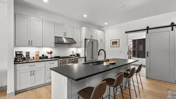 Microwave, stovetop, dishwasher, coffee/tea maker