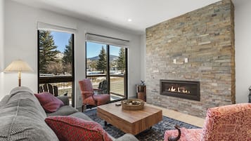 Télévision, cheminée