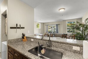 Interior - Cozy 1BR  getaway, walking distance to Dillon Lake! (Dillon)