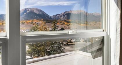Cozy 1BR getaway, walking distance to Dillon Lake!