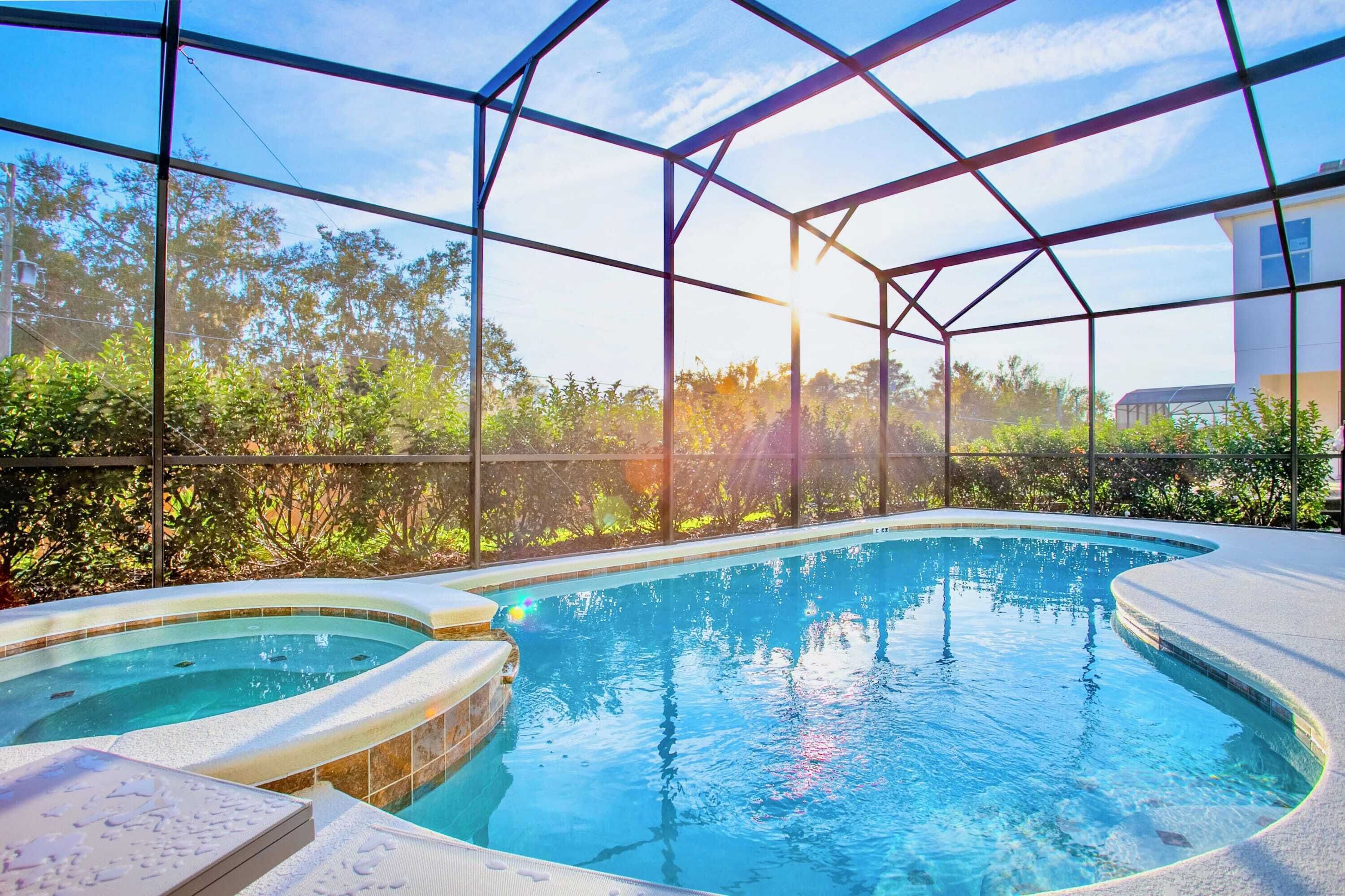 Modern Pool Home w Games, Hot Tub and BBQ