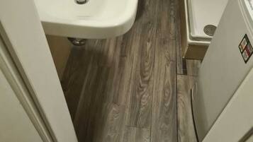 Handtücher, Seife, Shampoo, Toilettenpapier