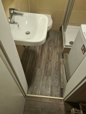 Handtücher, Seife, Shampoo, Toilettenpapier