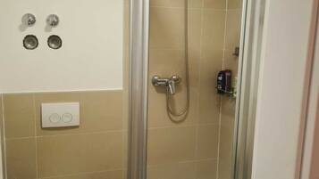 Handtücher, Seife, Shampoo, Toilettenpapier