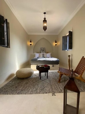 6 habitaciones, tabla de planchar con plancha, cuna de viaje y wifi 