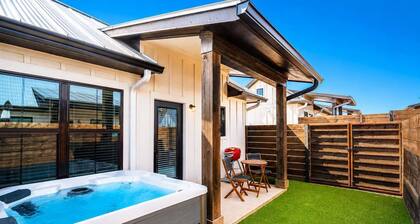 Ethel's Digs with Hot Tub, Close to Main Street!
