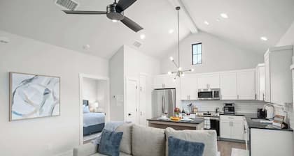 Ethel's Digs with Hot Tub, Close to Main Street!