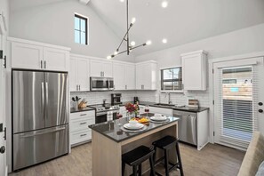Fridge, microwave, oven, stovetop - Ethel's Digs with Hot Tub, Close to Main Street! (Fredericksburg)