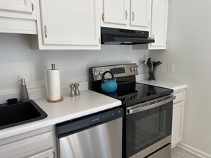 Private kitchen - Quiet mountain retreat convenient to hiking and Asheville (Weaverville)