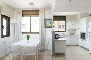 Comfort Apartment | Dining room