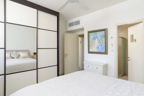 2 bedrooms, soundproofing, iron/ironing board, cots/infant beds