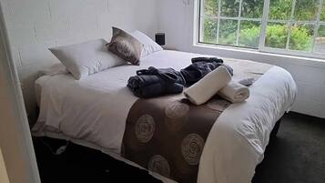 2 bedrooms, iron/ironing board, travel crib, free WiFi