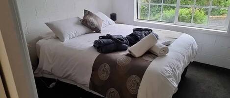 2 soverom, strykejern/-brett, reiseseng for barn og wi-fi (inkludert)