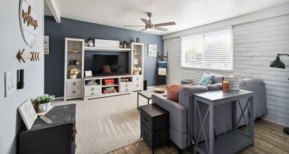 Family-friendly Desert Oasis 5 Bedroom Home by RedAwning