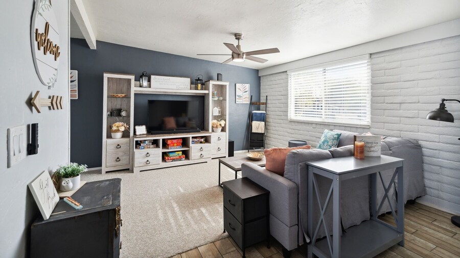 Family-friendly Desert Oasis 5 Bedroom Home by RedAwning