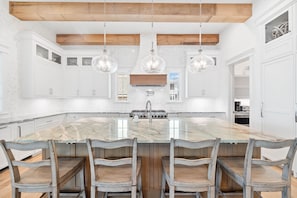 Maison, plusieurs chambres | Cuisine privée | Réfrigérateur, four, cafetière/bouilloire, grille-pain