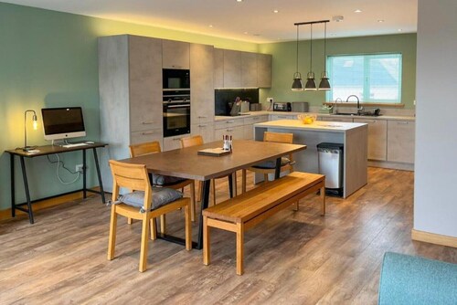 Aurora - Self Catering, Kirkwall, Quiet Location With Luxury Hot Tub