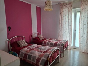 3 bedrooms, desk, iron/ironing board, travel cot