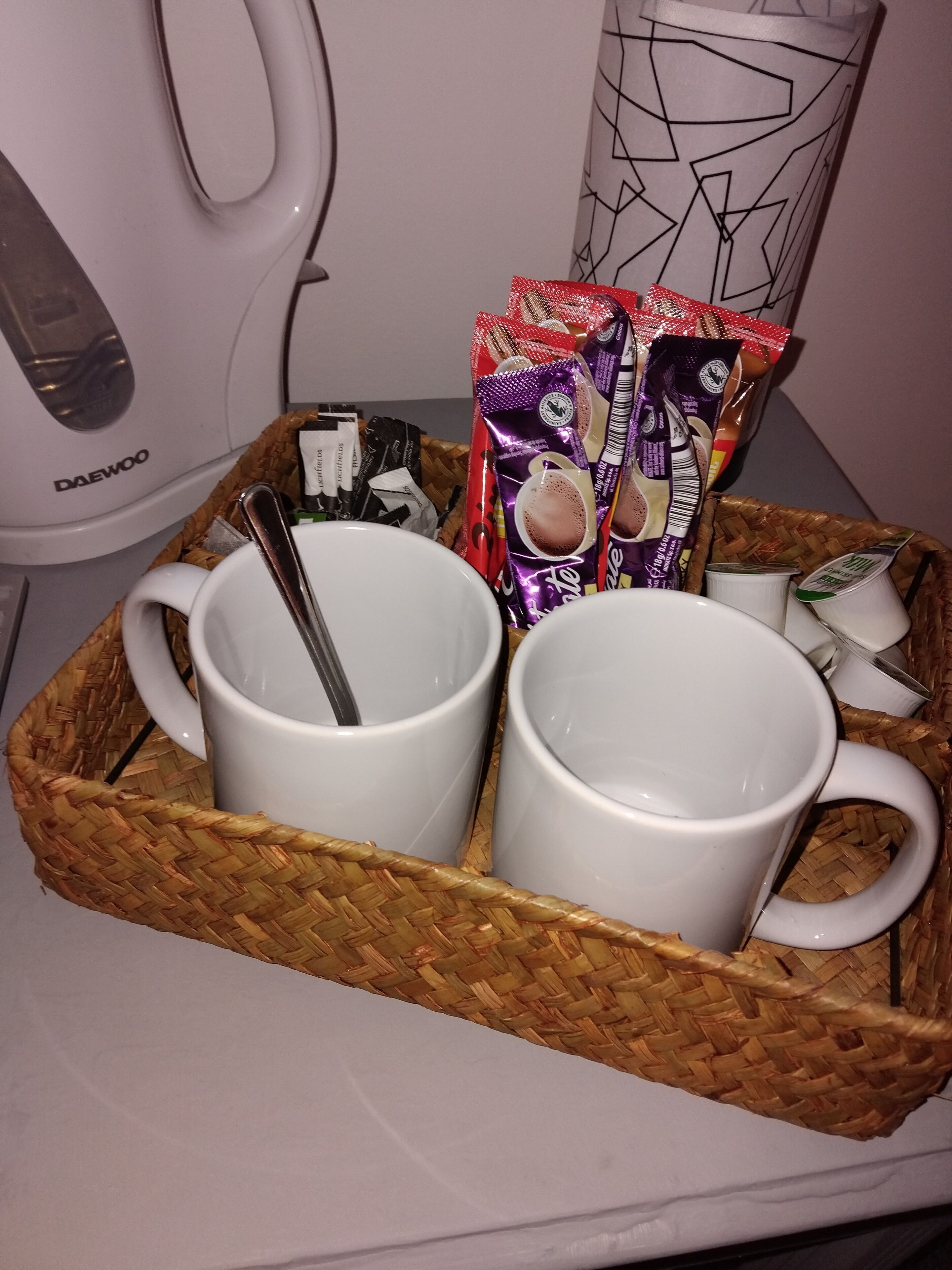 واي فاي مجانًا وملاءات أسرّة