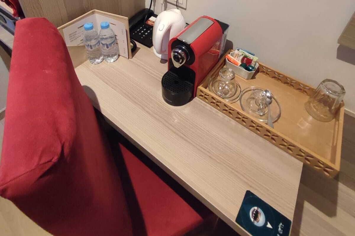 Superior-Zimmer | Wohnbereich | 32-Zoll-Flachbildfernseher mit Premium-TV-Sendern, Fernseher