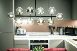 Kjøleskap, mikrobølgeovn, ovn og oppvaskmaskin