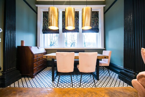 The Crescent Suite by Muse Escapes