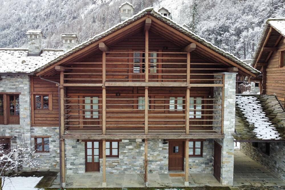Elegant chalet in full-view of Monte Rosa, with a relaxing wellness center