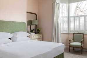4 bedrooms, desk, iron/ironing board, free WiFi