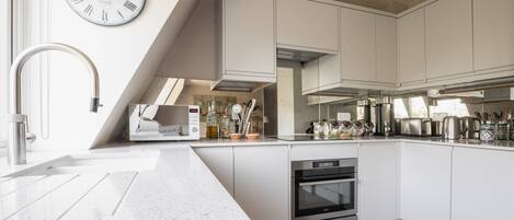 Fridge, microwave, dishwasher, coffee/tea maker