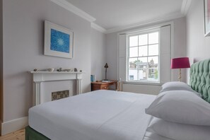 5 bedrooms, desk, iron/ironing board, free WiFi