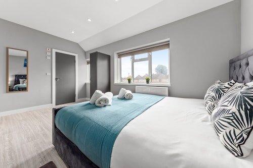 Cozy Serviced Room in Feltham Heathrow London Tw13