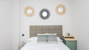 2 slaapkamers, een bureau, een strijkplank/strijkijzer, gratis wifi