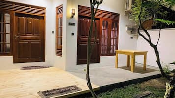 Espace de travail pour ordinateur portable, fer et planche Ă repasser