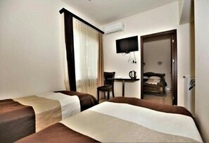 Luxury Suite | Egyptian cotton sheets, premium bedding, Tempur-Pedic beds, desk - Comfort House Hotel (Yerevan)