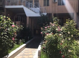 Konaklama yerinin ön cephesi