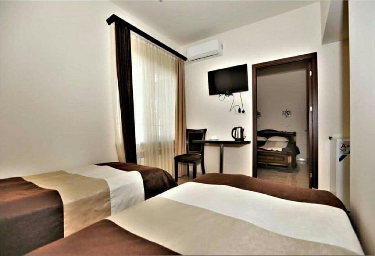 Family Quadruple Room | Egyptian cotton sheets, premium bedding, Tempur-Pedic beds, desk