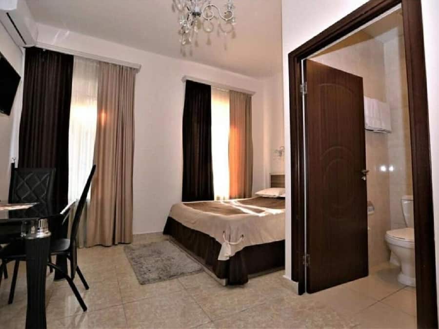 Egyptian cotton sheets, premium bedding, Tempur-Pedic beds, desk