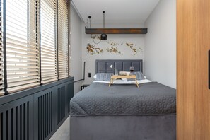 1 bedroom, bed sheets